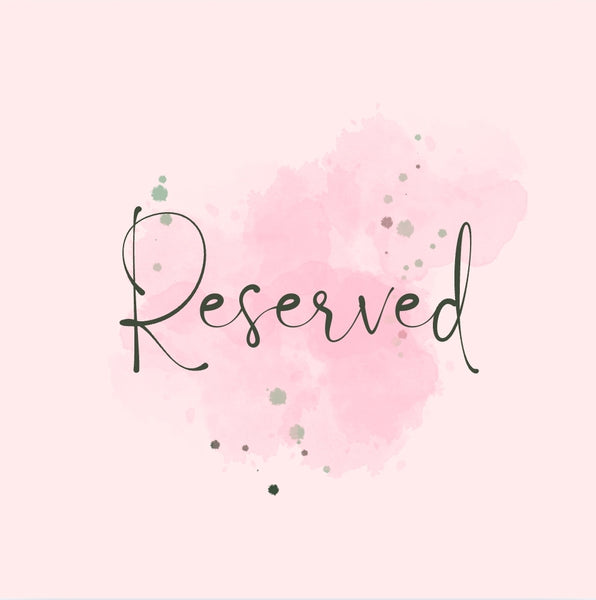 Hailee Reserved - Panel